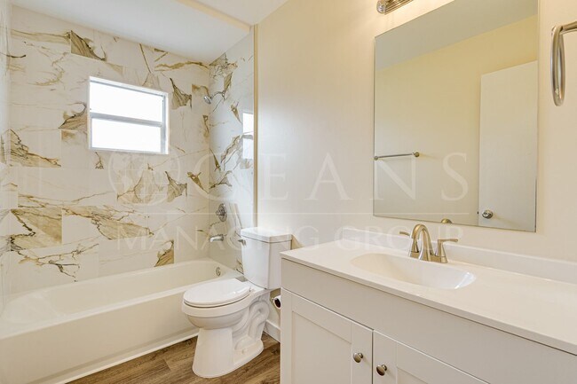 Building Photo - 3 Bedroom, 2 Bath Home in Ormond Beach – Lawn Care Included!