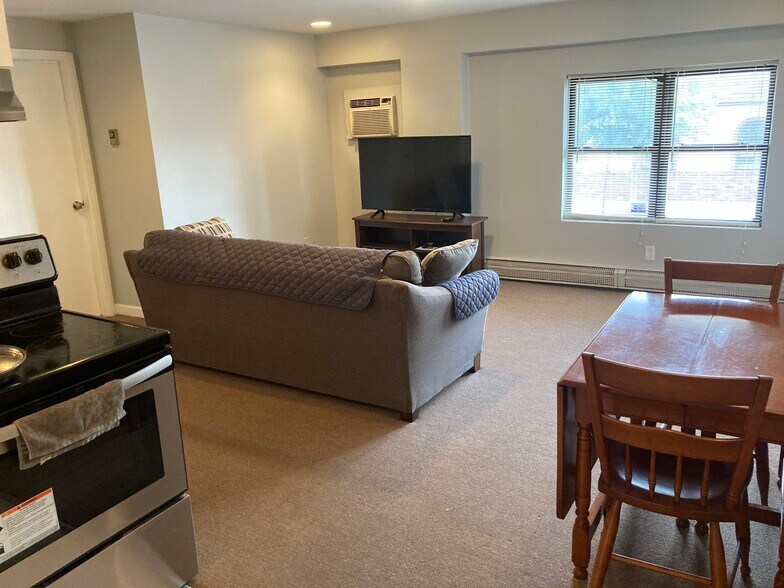 Building Photo - 120 Spruce St