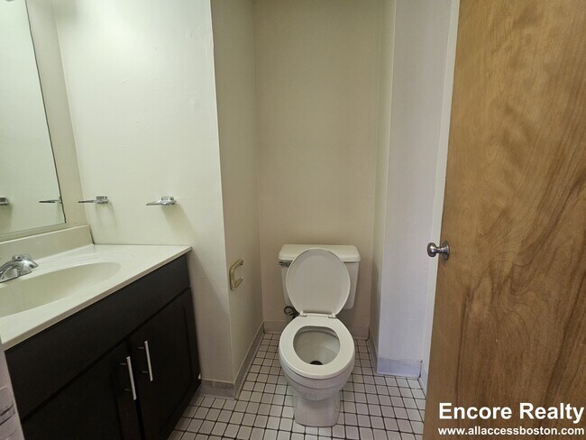 Building Photo - 150 N Beacon St