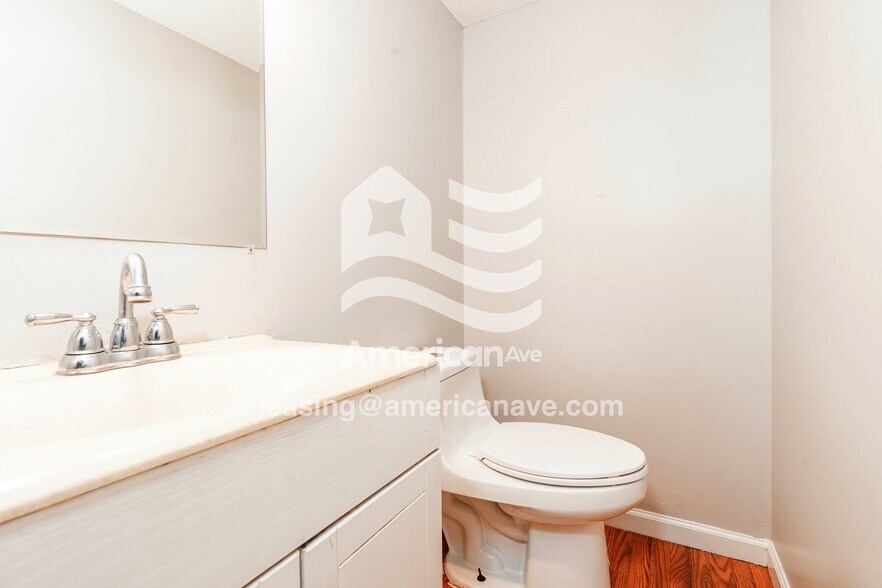 Building Photo - 404 Laurie Ln