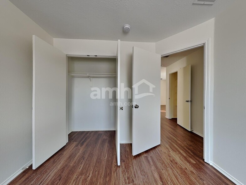 Building Photo - 6830 Shallow River Ct