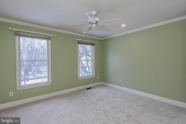 Building Photo - 497 Christopher Dr