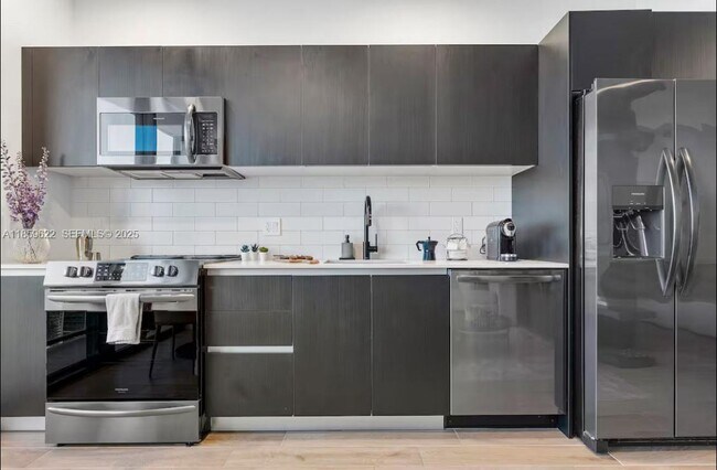 Building Photo - 398 NE 5th St