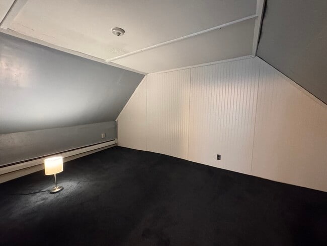 Building Photo - 258 Walnut St