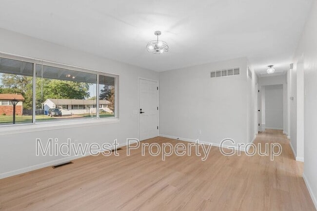 Building Photo - 1450 Tahoe Dr