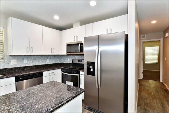 Building Photo - 963 Aircoupe Way