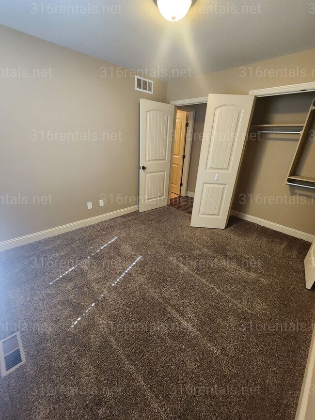 Building Photo - $1,850- 4 bedroom / 3 bathrooms - Beautiful and Large Home! *COMING SOON*