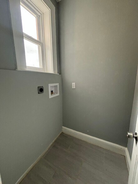 372-374 S 20th St 7 - 376 S 20th St
