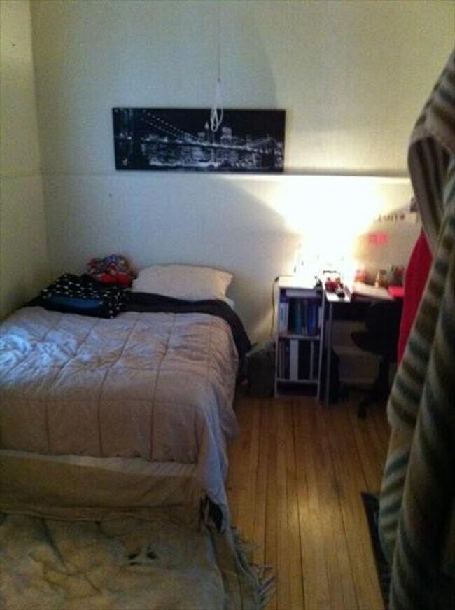 Building Photo - 2627 N Bartlett Ave