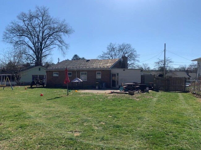 Building Photo - *Upcoming 6/20/2025* Single Family 3 Bedro...