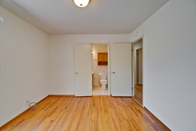 Building Photo - 1109 White Cliff Dr