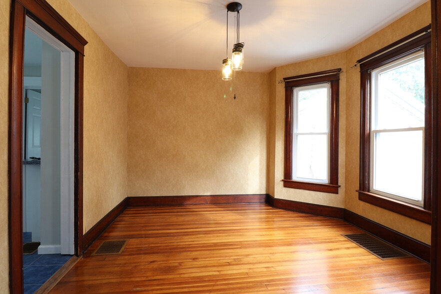 Dining Room - 128 Crestmont Rd