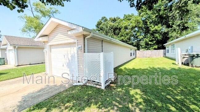 Building Photo - 7889 Stonebrook Dr