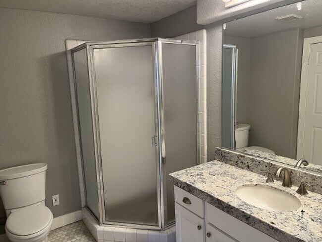 Building Photo - Stunning 4 bedroom Home with a Pool locate...