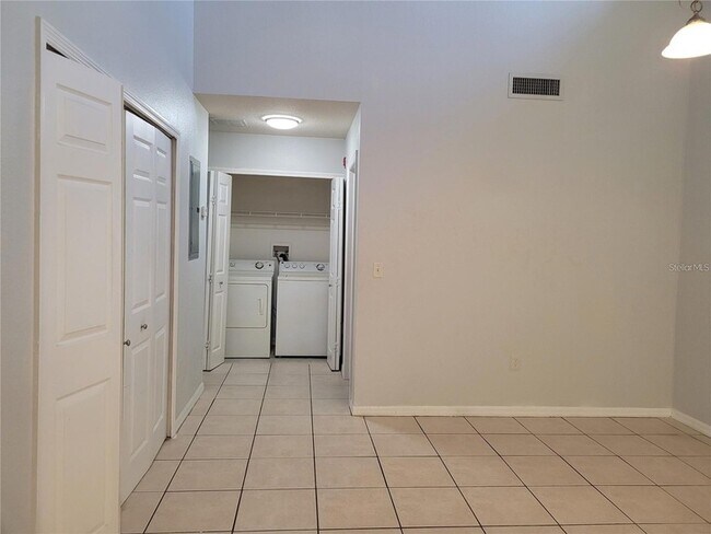 Building Photo - 155 N Pearl Lake Causeway