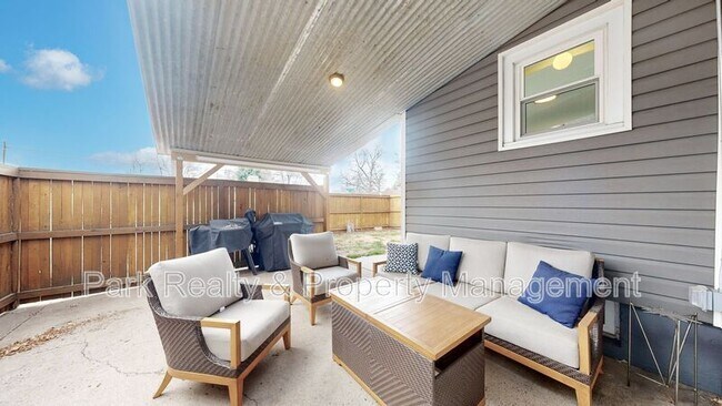 Building Photo - 3090 S Marion St