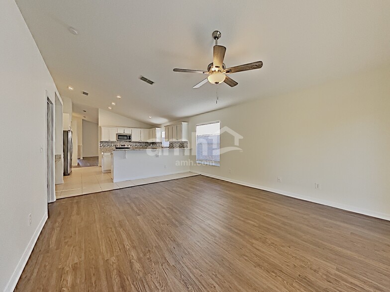Building Photo - 1066 Bluegrass Dr