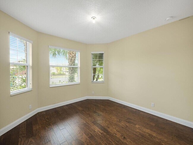 Building Photo - 12190 SW Bennington Cir