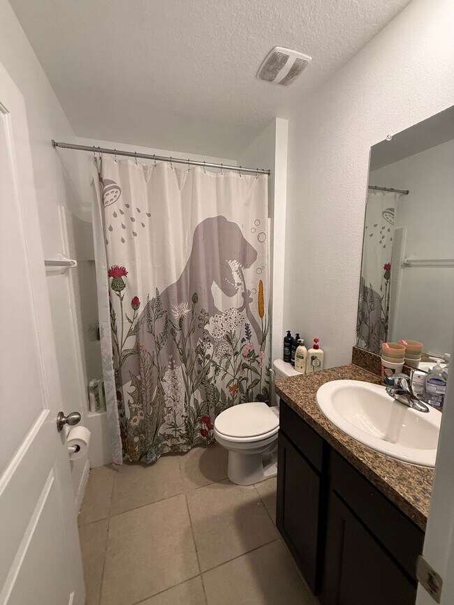 Building Photo - 3 Bedroom 2 Bath Single-Family Home (Garden Village)