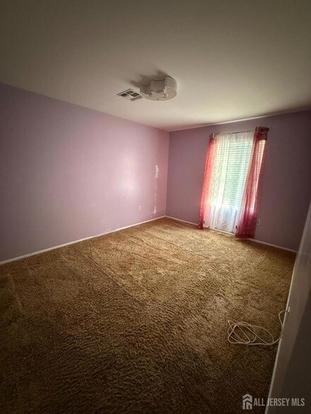 Building Photo - 31 Beverly St