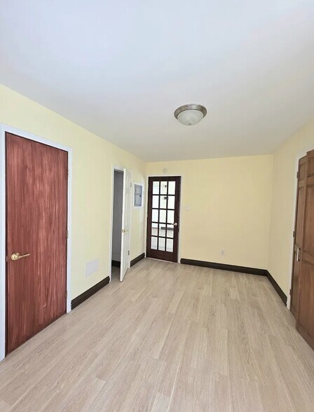 Building Photo - 830 S 49th St