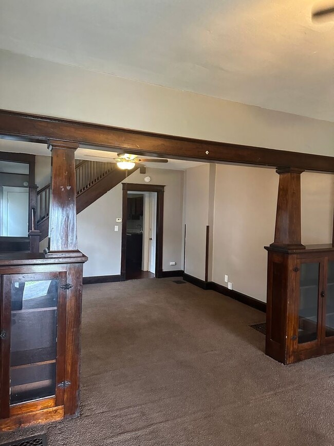 Building Photo - 636 N Oakland Ave