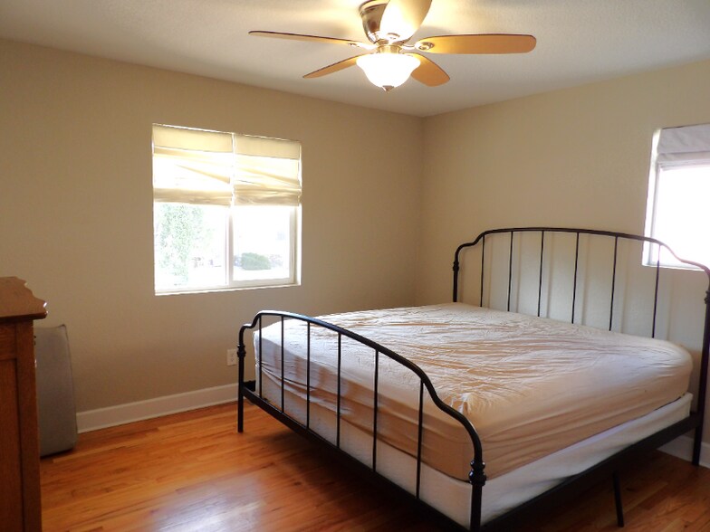 Building Photo - 1806 Koshare St