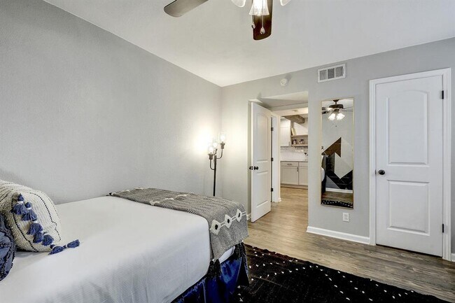 Building Photo - 1202 Newning Ave