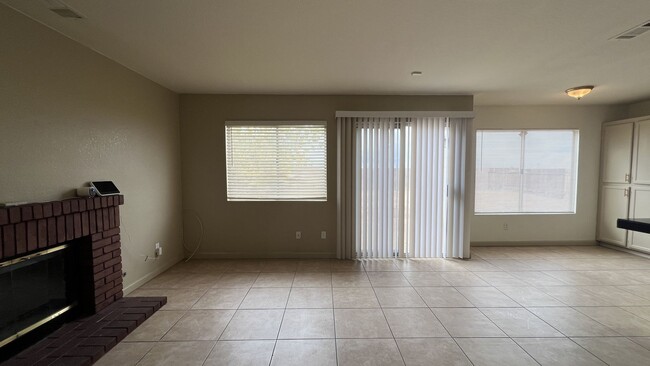 Building Photo - 4 Bed, 3 Bath Adelanto Home!!!