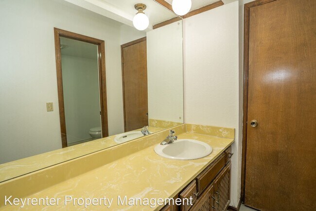 Building Photo - 3 br, 2 bath House - 1810 W 64th St