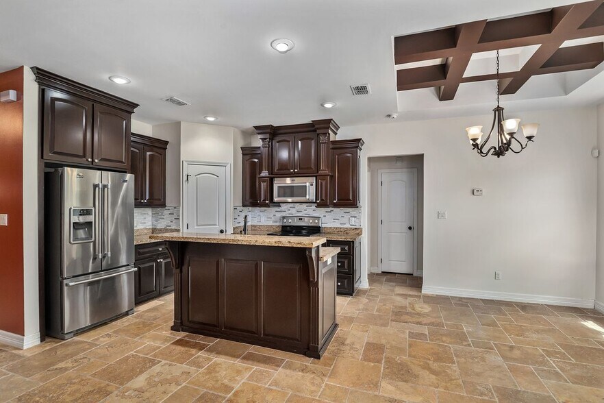 Building Photo - 6707 S Rios St