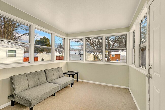 Building Photo - 3 BED 1 BATH SINGLE FAMILY HOME IN BEAUTIFUL SOUTH EUCLID