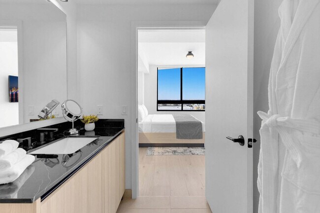 Building Photo - 225 N Miami Ave