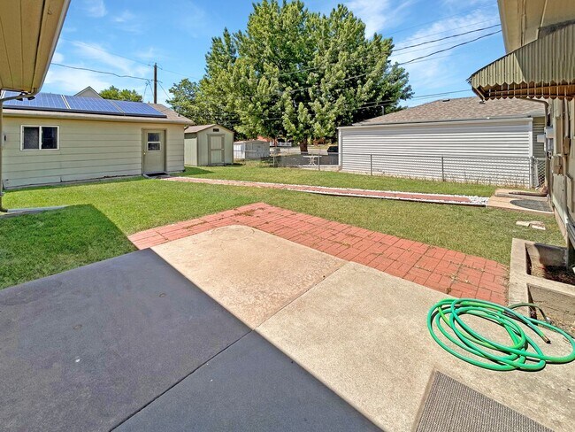 Building Photo - $0 DEPOSIT OPTION! UNIVERSITY PARK/DU, BEAUTIFUL RANCH HOME, 3 CAR GARAGE, HARDWOOD FLOORS, SOLAR...