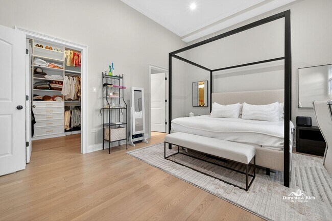 Building Photo - Luxurious Penthouse Retreat in the Heart of Chicago's Desirable Near West Side