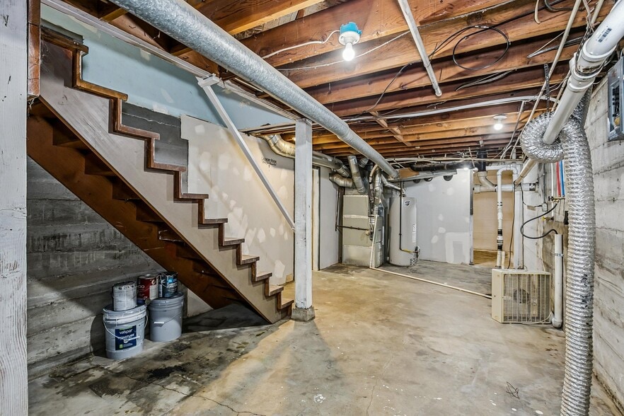 Building Photo - 633 N Clayton Ave