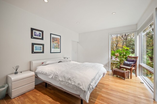 Building Photo - 35 Thornberry Rd