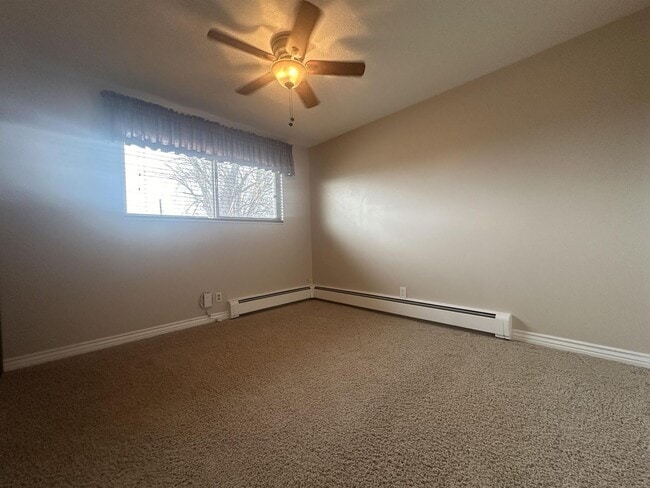 Building Photo - Cute country home available!