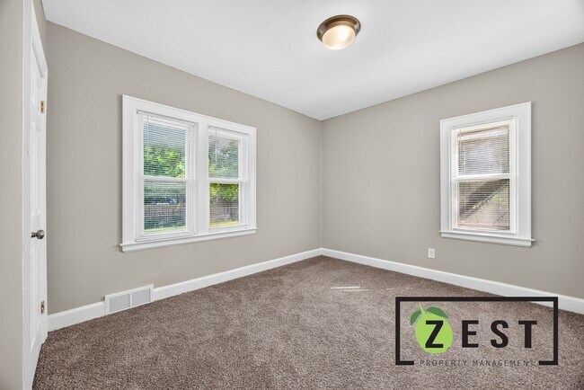 Building Photo - 15494 Bringard Dr