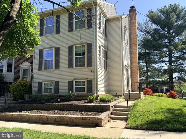 Building Photo - 14 Rothschild Ct