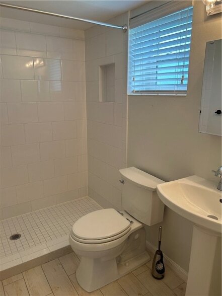 Building Photo - 451 Grove Isle Cir