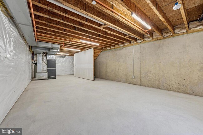 Building Photo - 120 W Oxford St