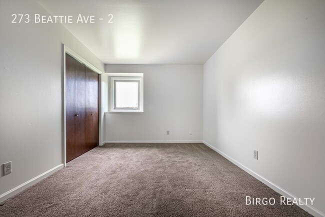 Building Photo - Move in Ready! Large and lovely 2-bedroom ...