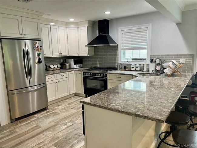 Building Photo - 145 Montgomery St