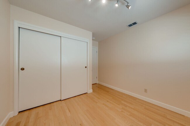 Building Photo - Charming 3 Bedroom Single-Story with Firep...