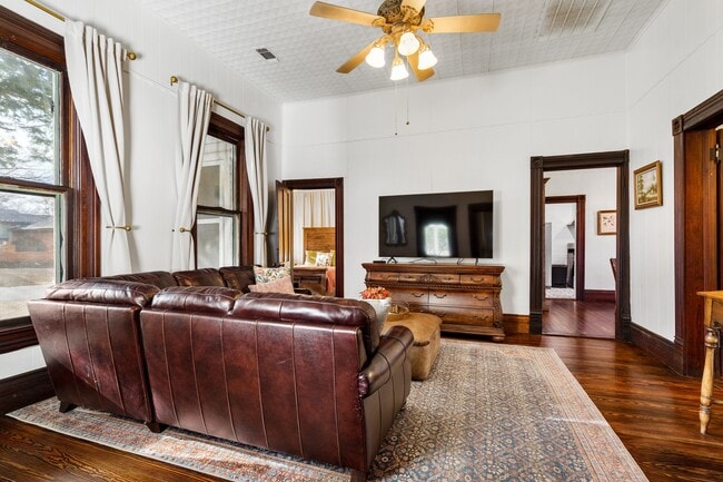 Building Photo - 676 S Waco St