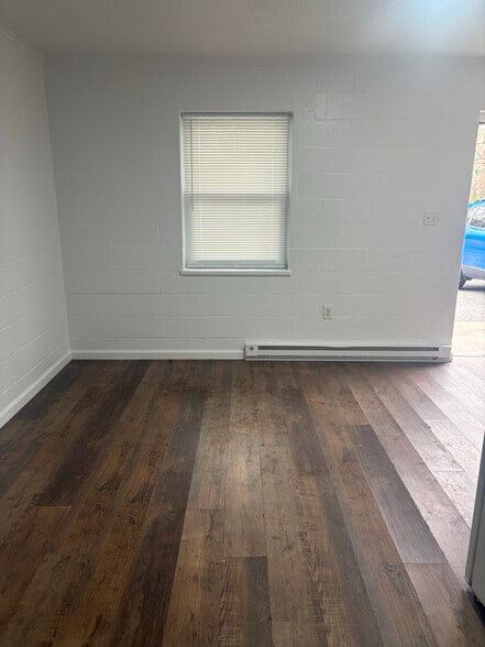 Building Photo - 601 N Main St