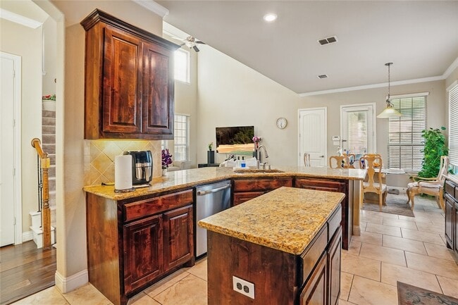 Building Photo - 1001 Vineyard Dr