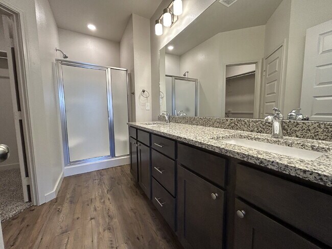 Building Photo - MOVE IN SPECIAL - Beautiful 3/2 Located Directly East Of Cooper East Elementary