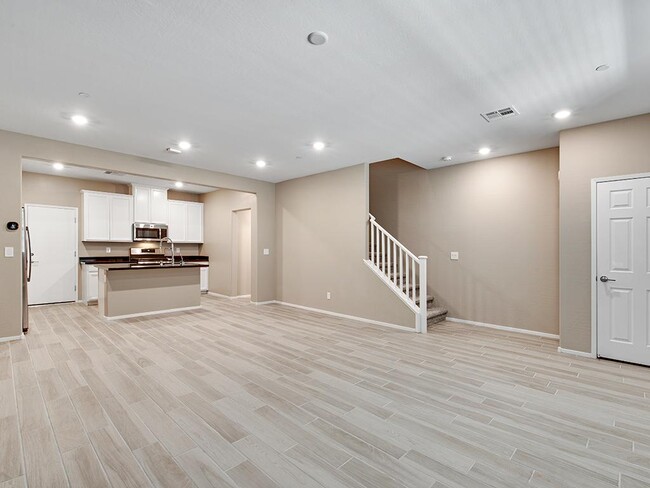 Building Photo - 21 Alamere Falls Dr